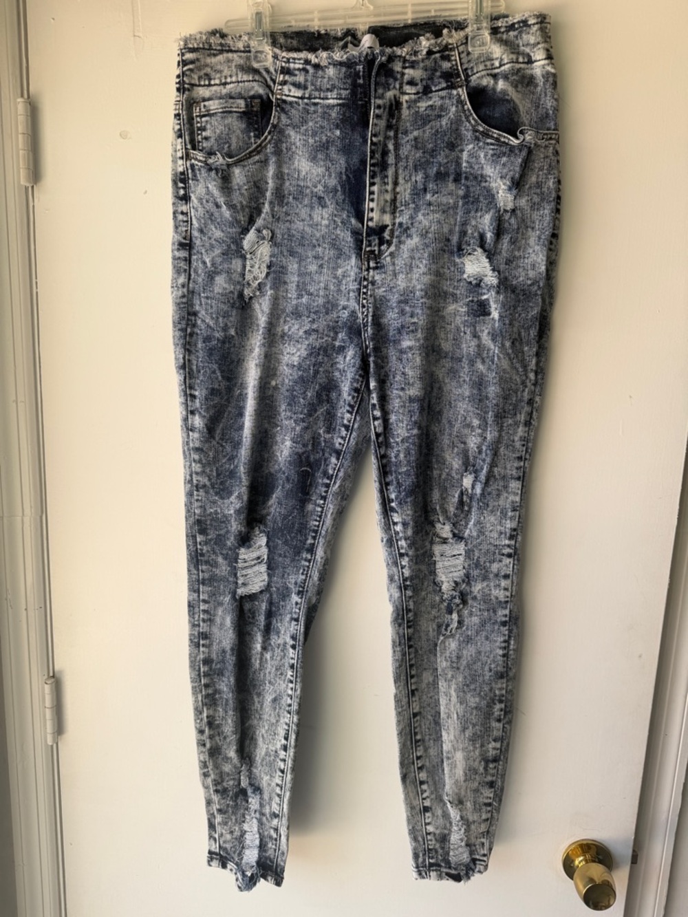 Forever 21 Women’s Acid Wash Distressed Jeggings - Black/Gray